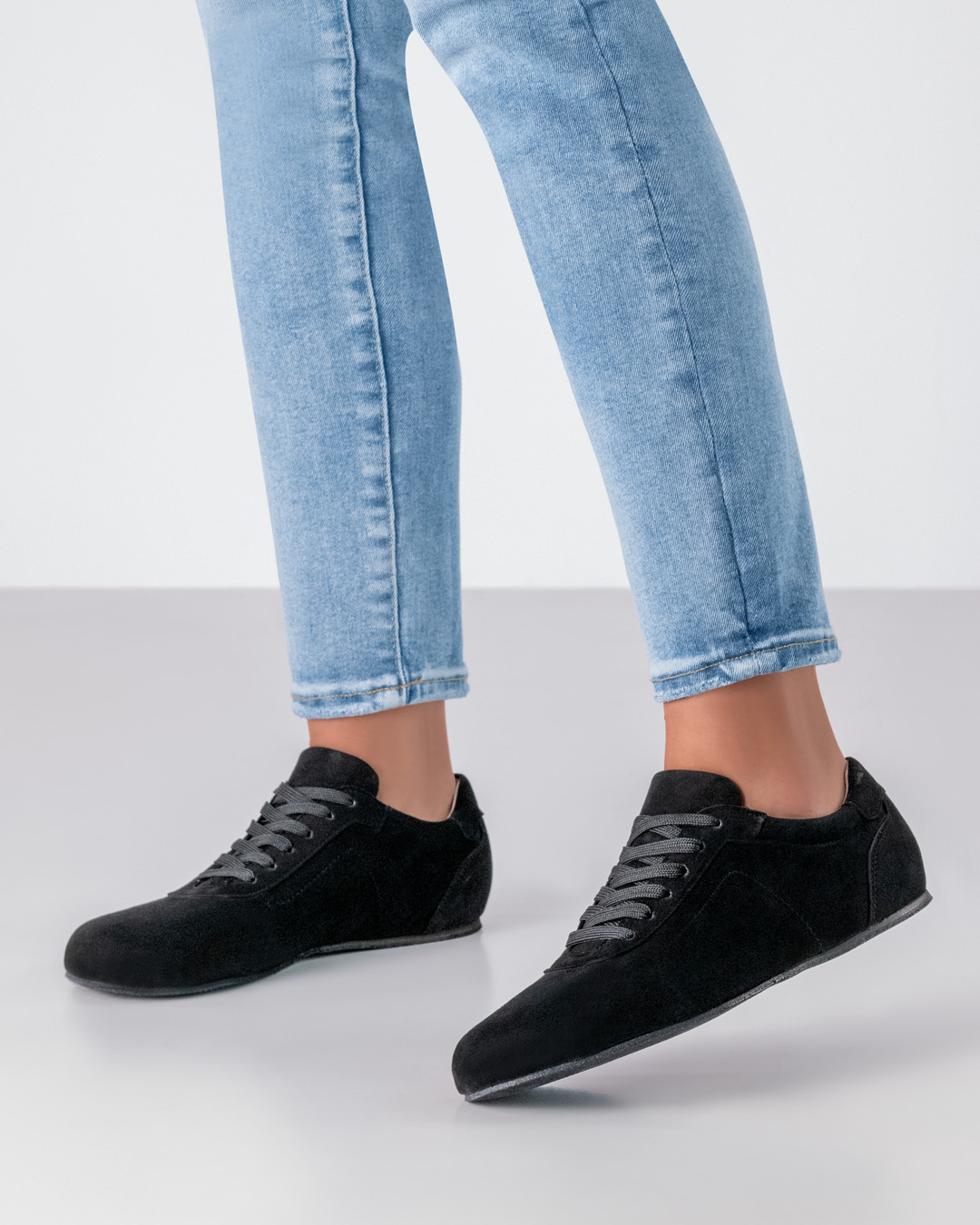 Flacher Barfußtanzschuh in schwarzem Velourleder mit ultradünner und biegsamer Sohle