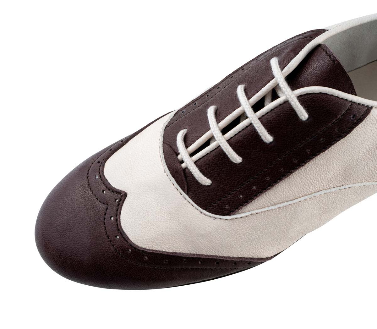 Detailed view of the Werner Kern ladies' dance shoe from the front