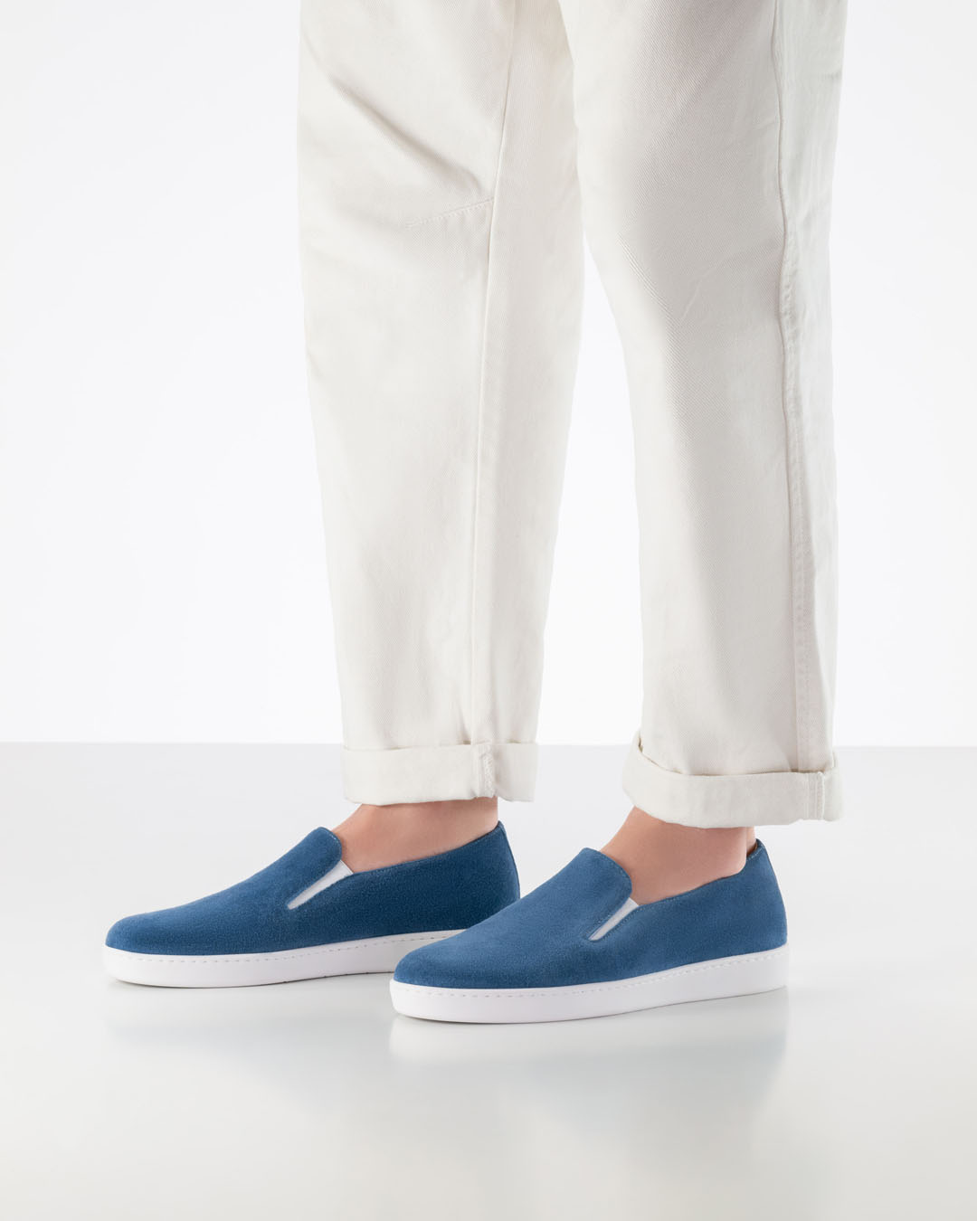 Side view of denim-coloured men’s slip-on dance trainers