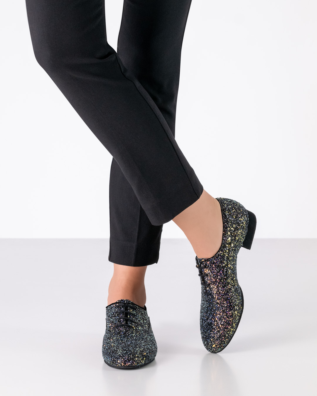 Lace-up dance shoe by Werner Kern made of glittering brocade with a 1.5 cm heel