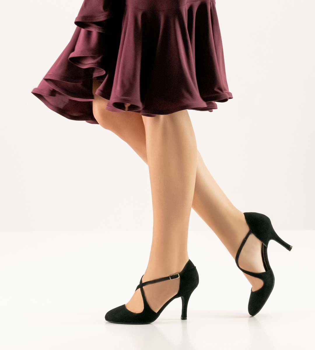 Serena Closed Nueva Epoca ladies dance shoe in black