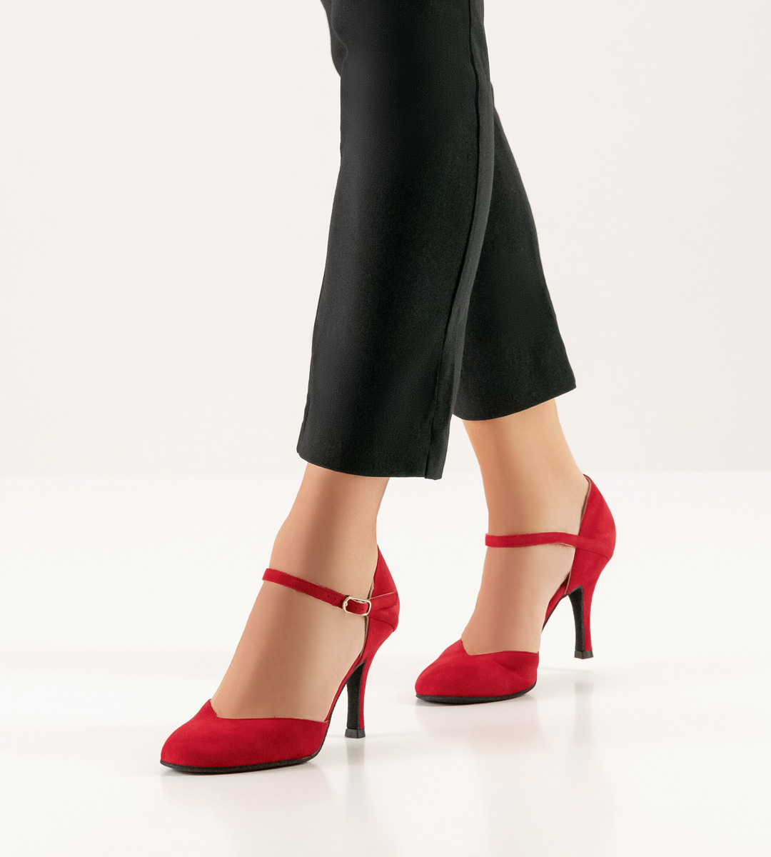 Black trousers in combination with red Nueva Epoca ladies' dance shoe
