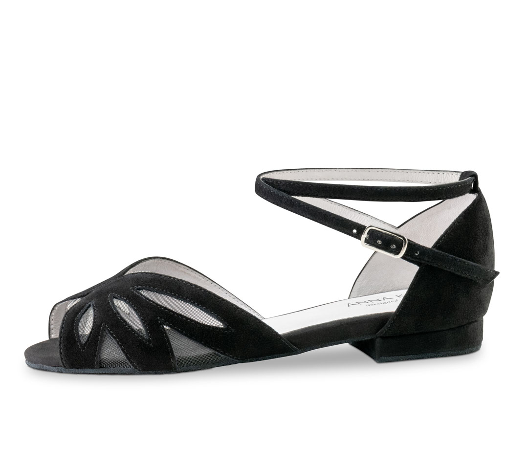 Flat, black dance sandals with a 1 cm heel by Anna Kern